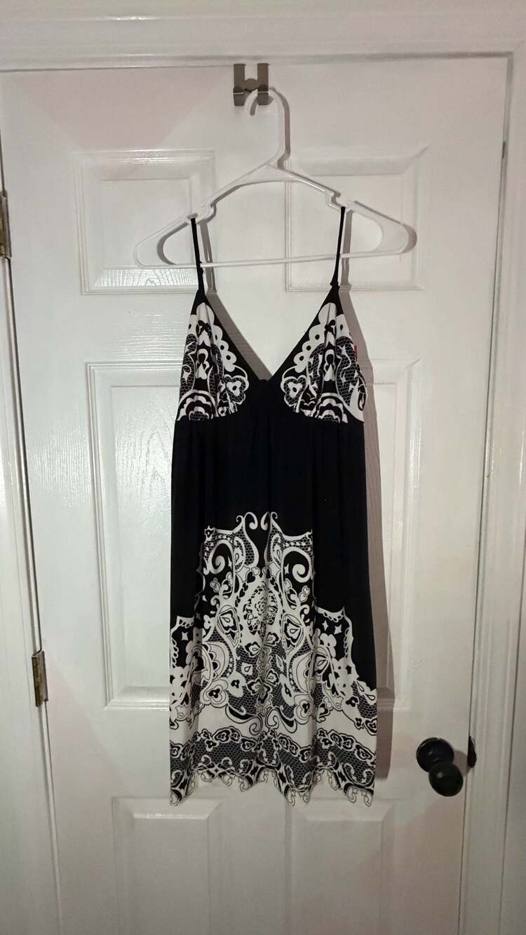 Eci New York Women's Black and White Sleeveless Printed Slip Dress
